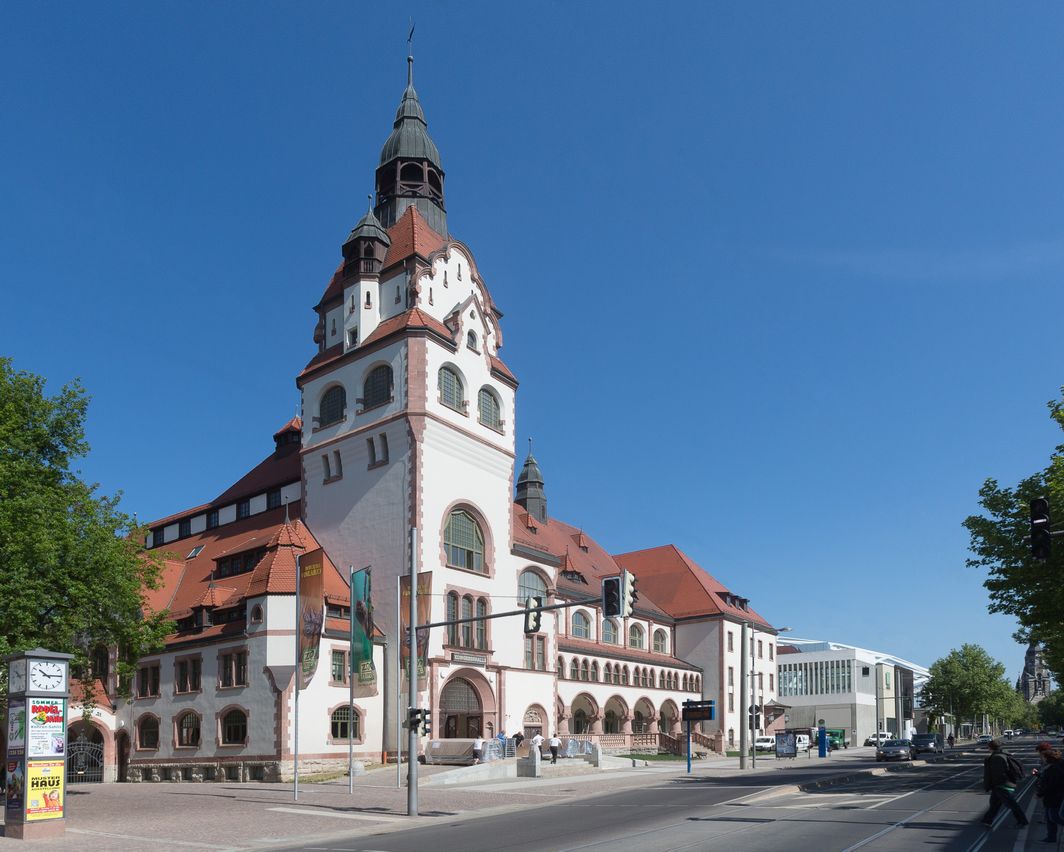 01-kongresshalle-aussenansicht.jpg