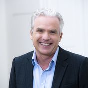 Dr. Arne Holzhausen