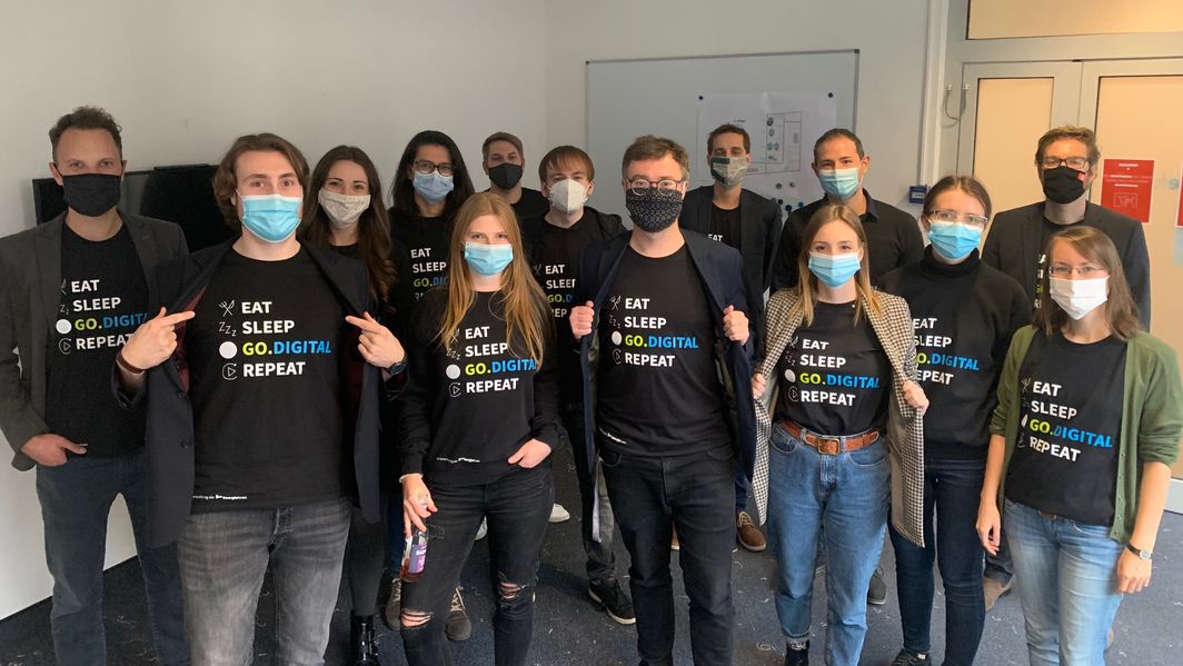 GO.DIGITAL-Team 2020 Gruppenbild mit Maske