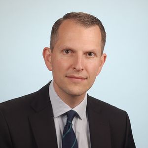 Dr. Florian Gräßler