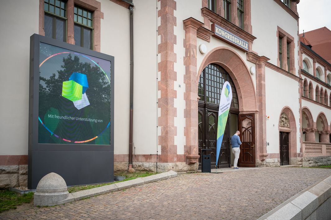 Messekongress von außen im Zoo