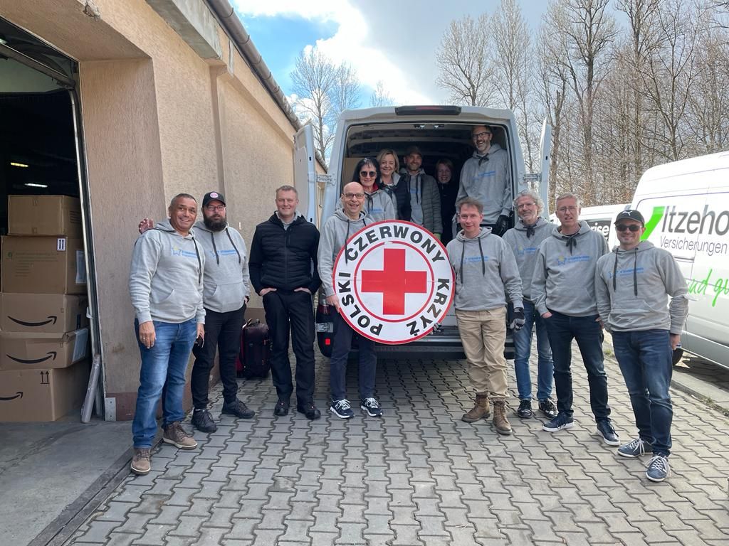 Übergabe der Hilfsgüter ans polnische Rote Kreuz in Krakau