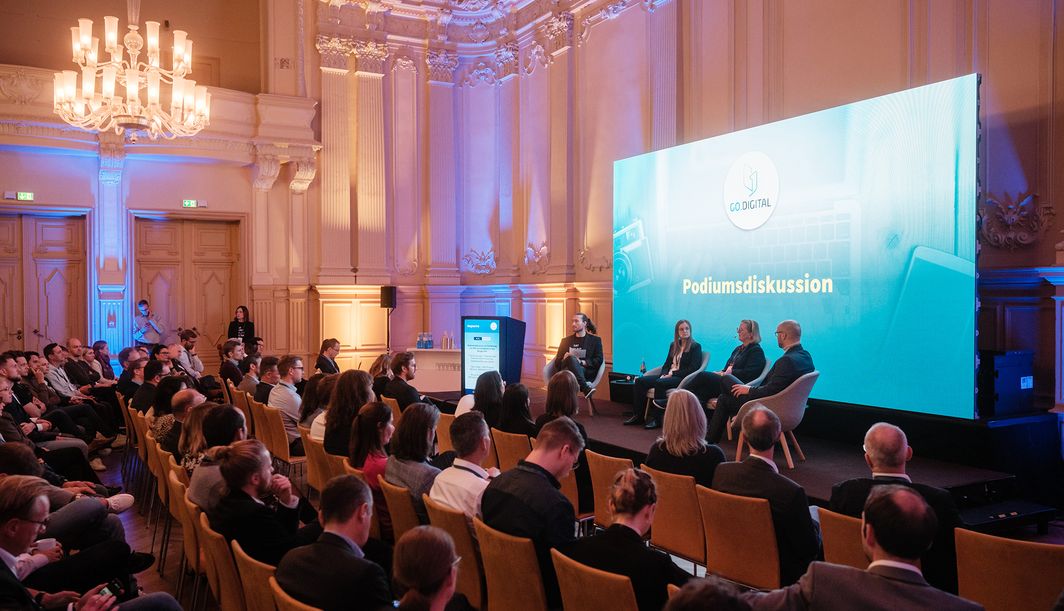 Podiumsdiskussion zum Thema RPA GO.DIGITAL 2022