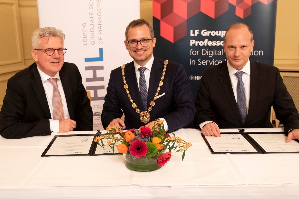 Wissenschaft trifft Praxis: Versicherungsforen Leipzig fördern neue Professur an der HHL