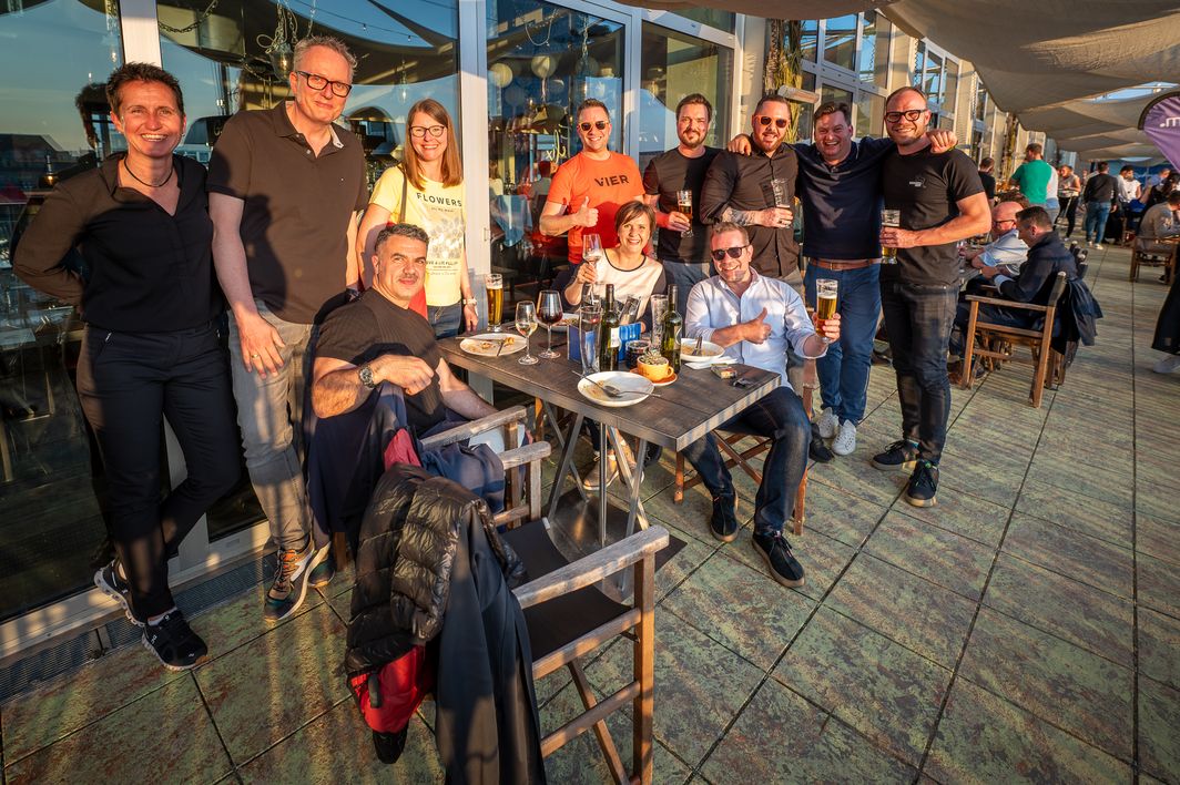 Gruppenbild Außenbereich Skybar